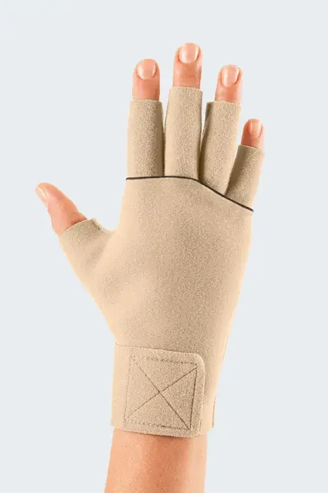 Medi CIRCAID JuxtaFit Essentials Hand. Photograph of the compression garment.